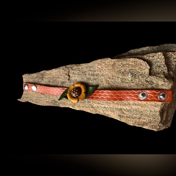 Genuine Leather Bohemian Boho Flower Bracelet Woman’s Jewelry Hippie Vibes - Picture 6 of 7